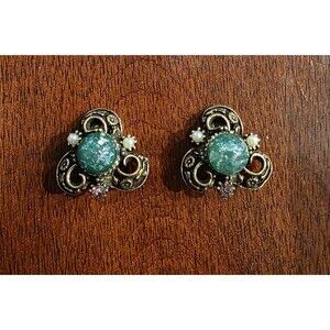 Vintage Green Confetti Lucite Gold Tone Rhinestone Floral Design Clip On Earring